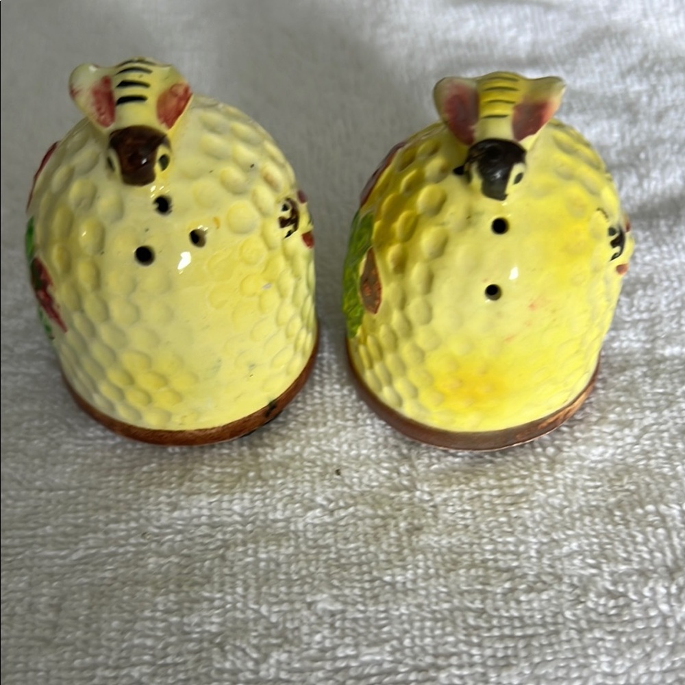 Yellow Vintage Ceramic Bee Salt and Pepper Shakers made in Japan (chip on wing.